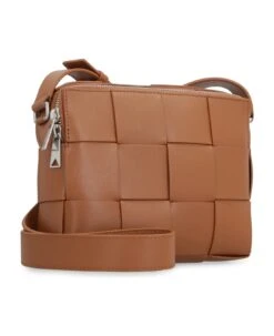 Bottega Veneta Cassette Leather Camera Bag -Volk Clothing Sales 5fe7a6b109534518dd9a8a1e9157d1d5