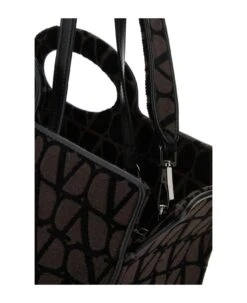 Valentino Garavani Toile Iconographe Le Troisième Shopping Bag 7 Valentino Garavani Toile Iconographe Le Troisième Shopping Bag -Volk Clothing Sales b24e2d8edb80c31e860245e91b3a6691